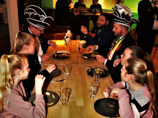 Dansgardes eten met Raad van 11